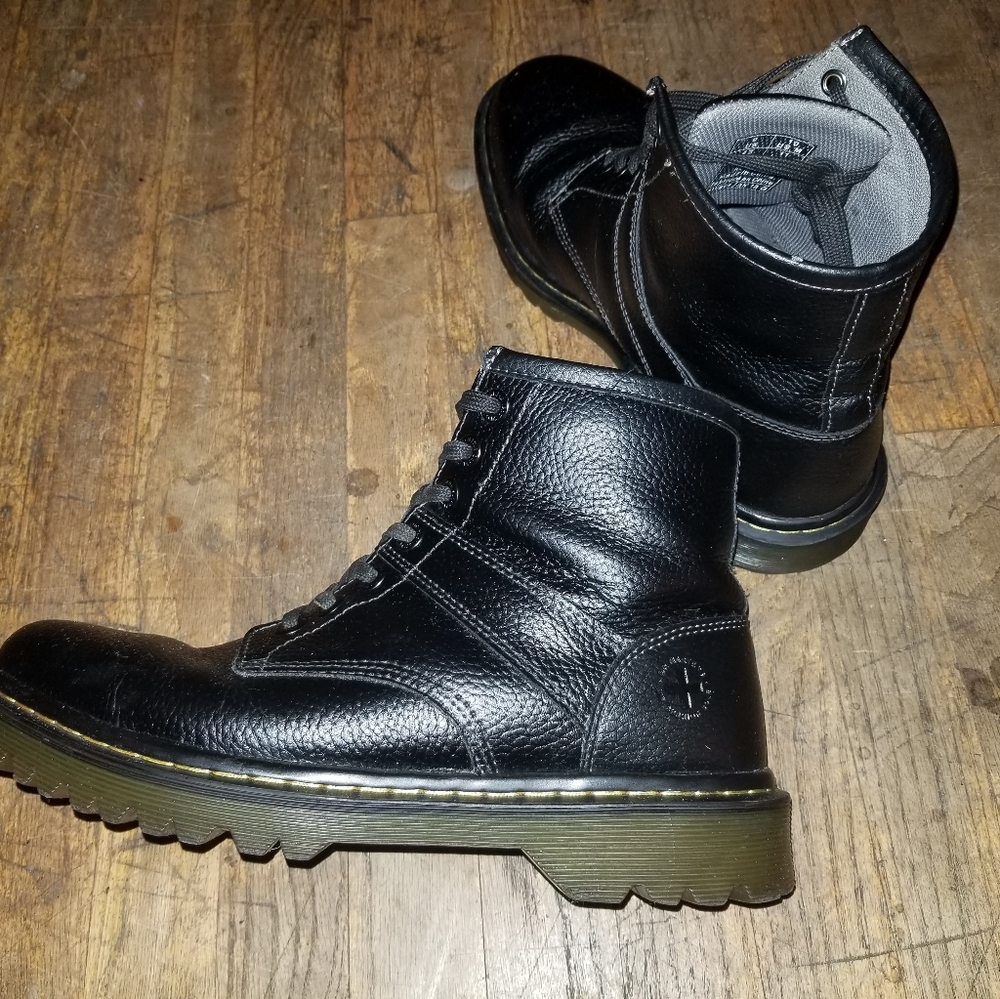 Dr. Martens Roseland